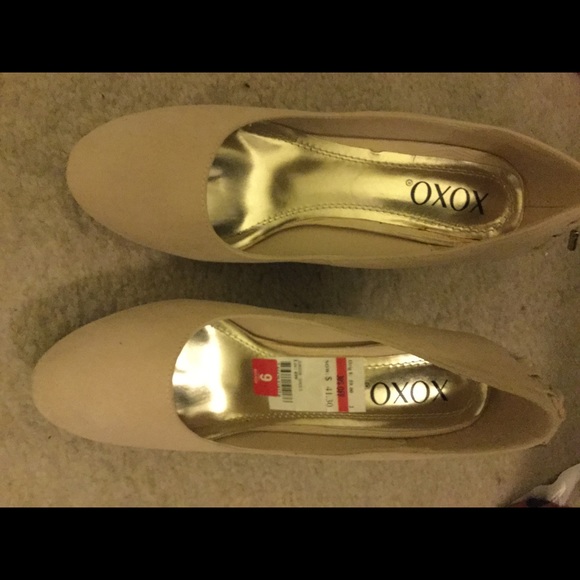 Ivory Color Heels - Picture 2 of 5